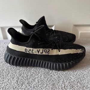 Yeezy Boost 350 V2 Oreo Size 8.5 Men’s